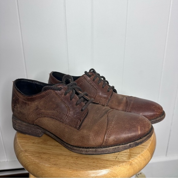 Frye Leather Distressed Cap Toe Oxford Shoes - Picture 1 of 11